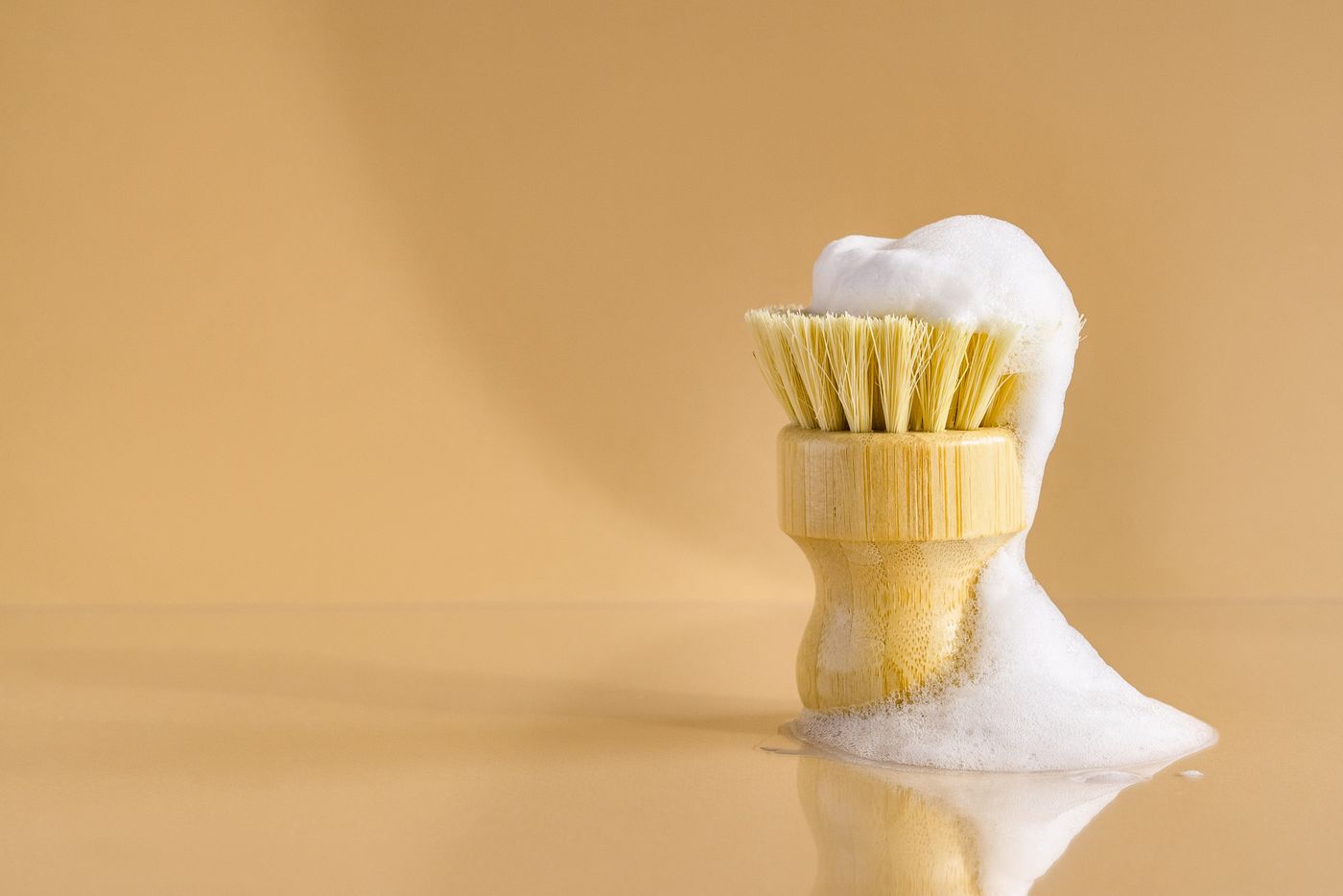 Wooden Dish Brush with Replaceable Head - Image 2